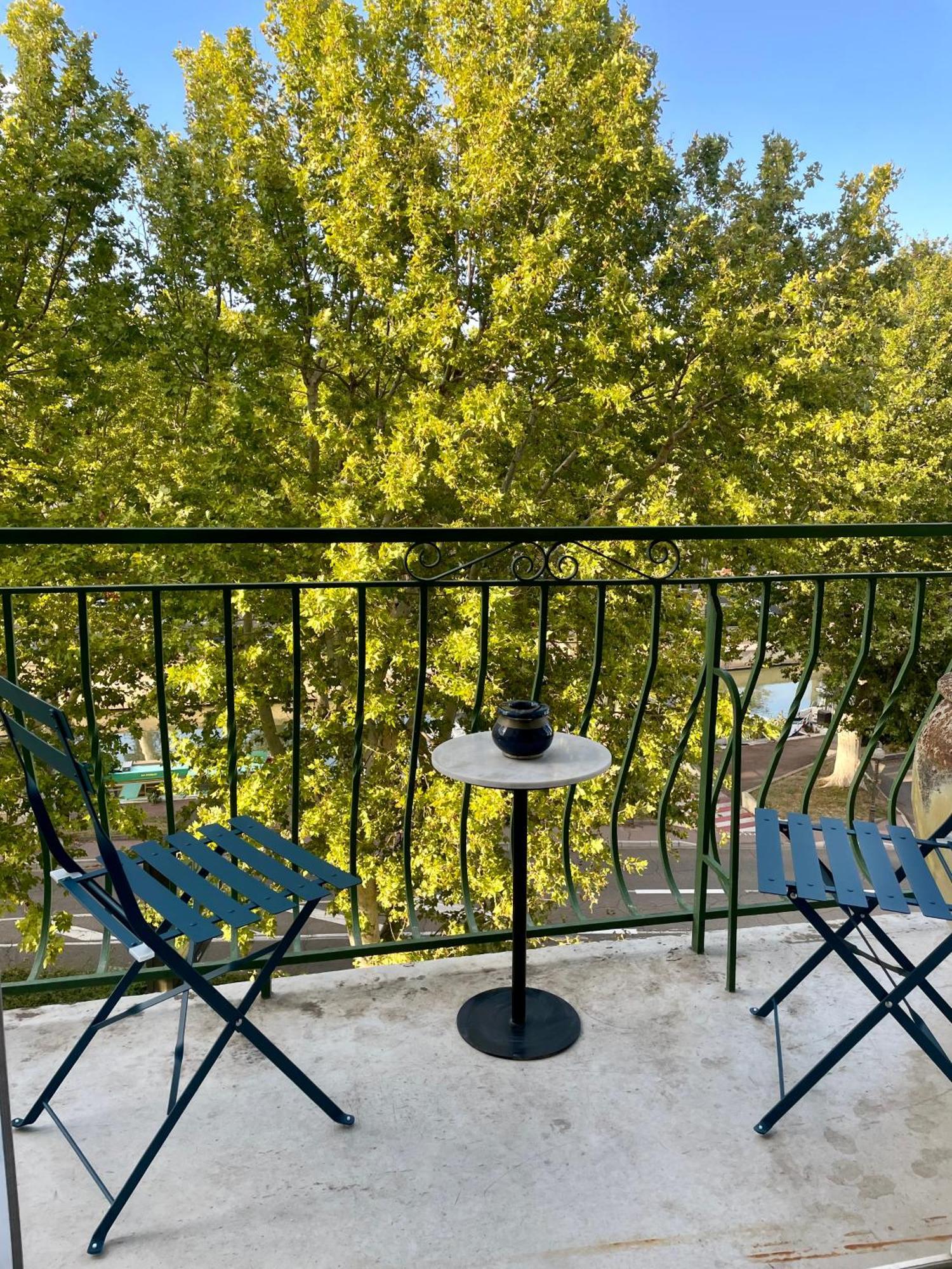 Apartamento Apparemment Niche Dans Les Arbres Narbona Exterior foto