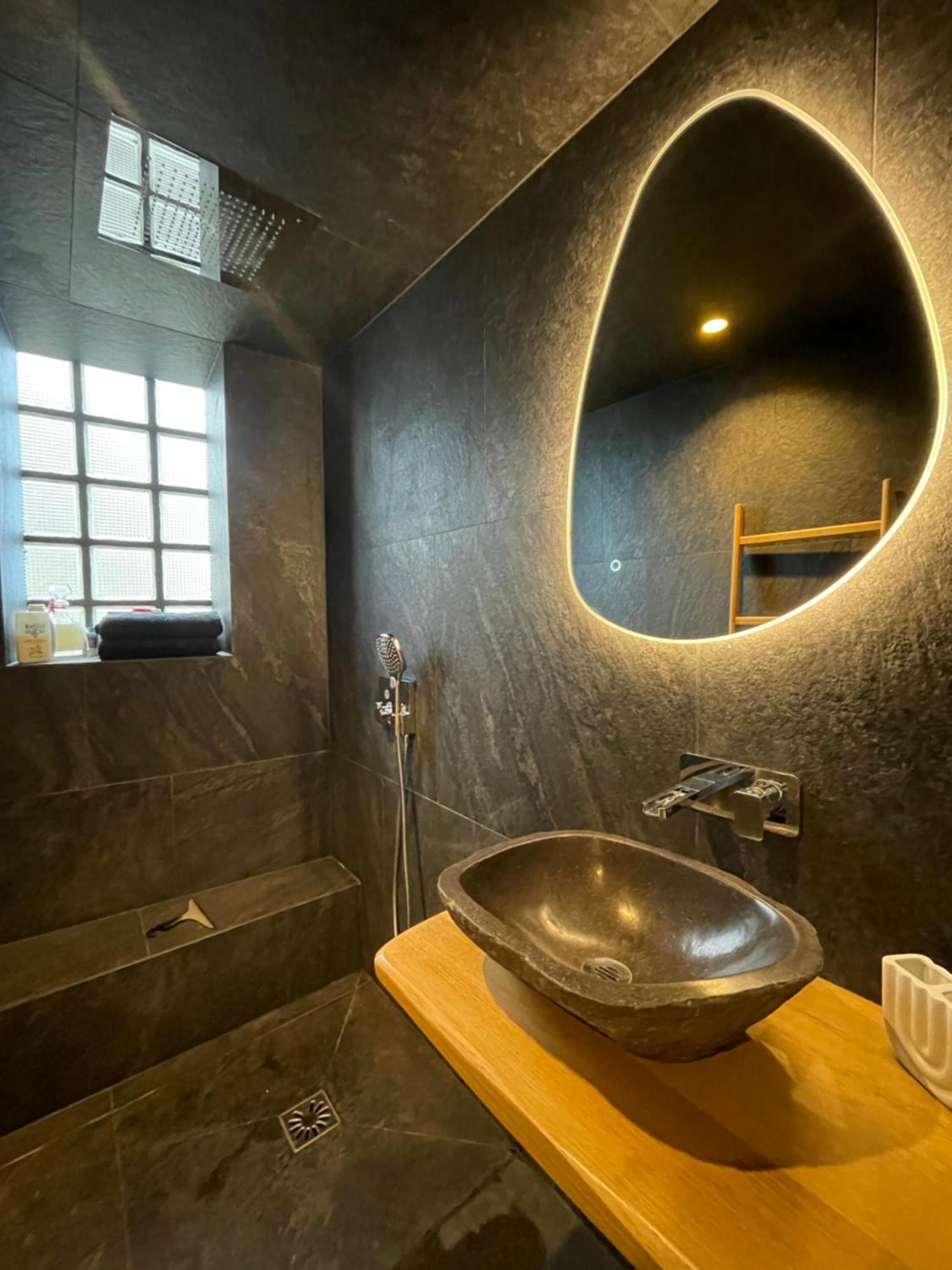 Apartamento Apparemment Niche Dans Les Arbres Narbona Exterior foto